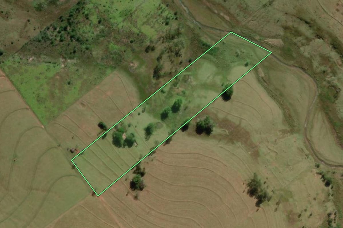 Imagem de satélite do imóvel rural em Marília (SP), com o contorno declarado no CAR desenhado por cima.