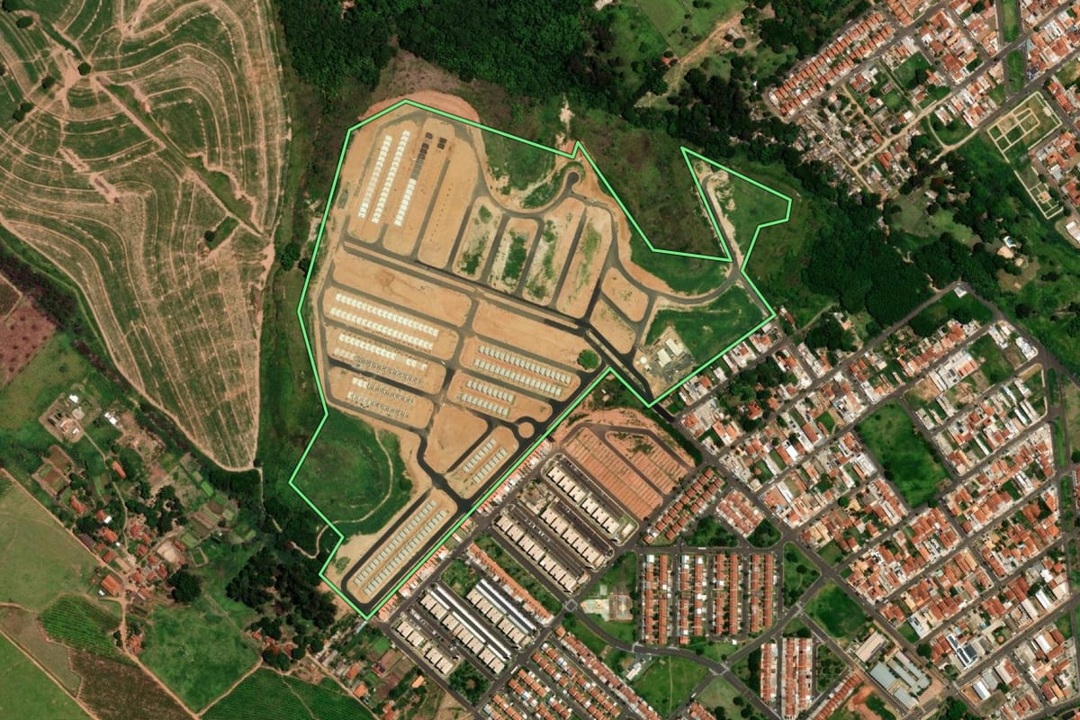 Imagem de satélite do imóvel rural em Marília (SP), com o contorno declarado no CAR desenhado por cima.