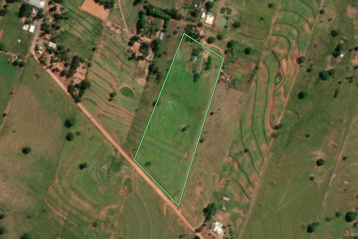 Imagem de satélite do imóvel rural em Martinópolis (SP), com o contorno declarado no CAR desenhado por cima.