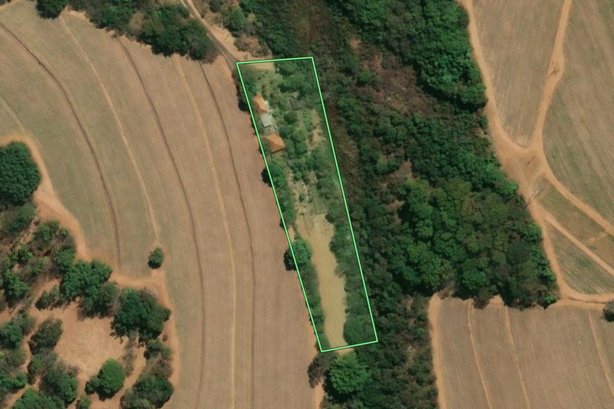 Imagem de satélite do imóvel rural em Matão (SP), com o contorno declarado no CAR desenhado por cima.