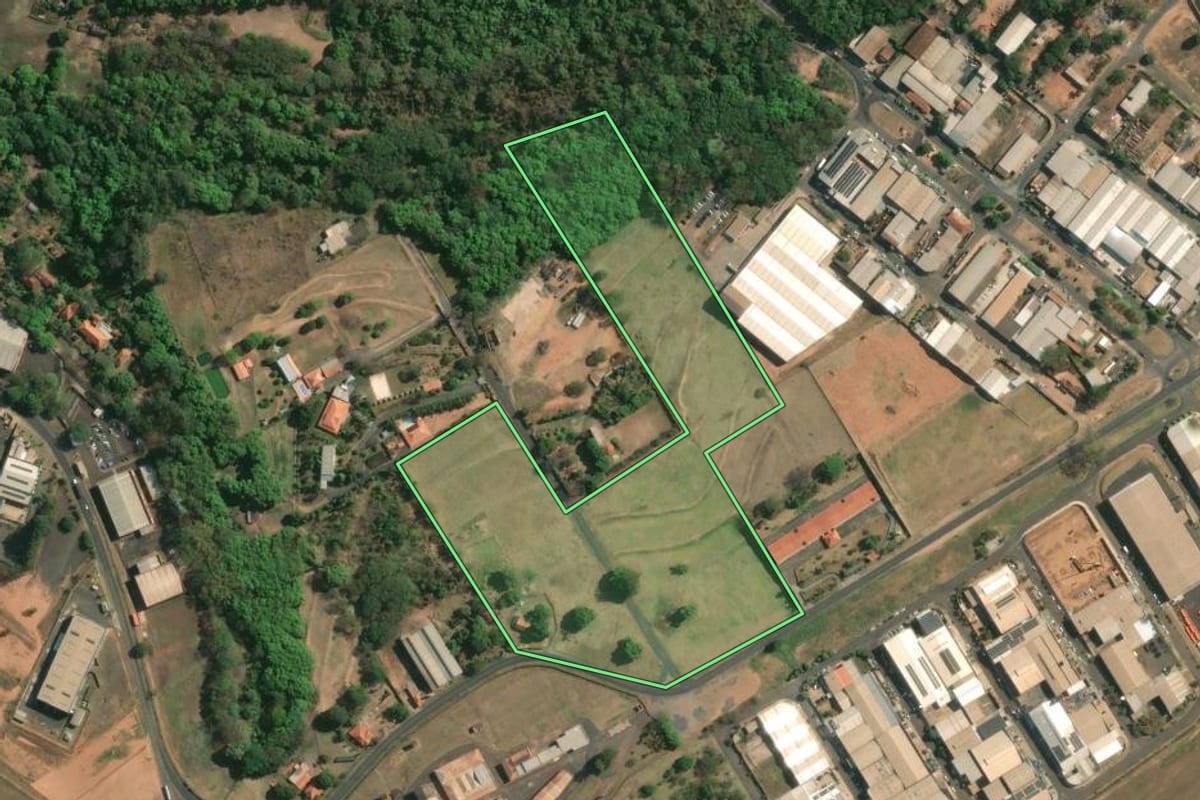 Imagem de satélite do imóvel rural em Matão (SP), com o contorno declarado no CAR desenhado por cima.