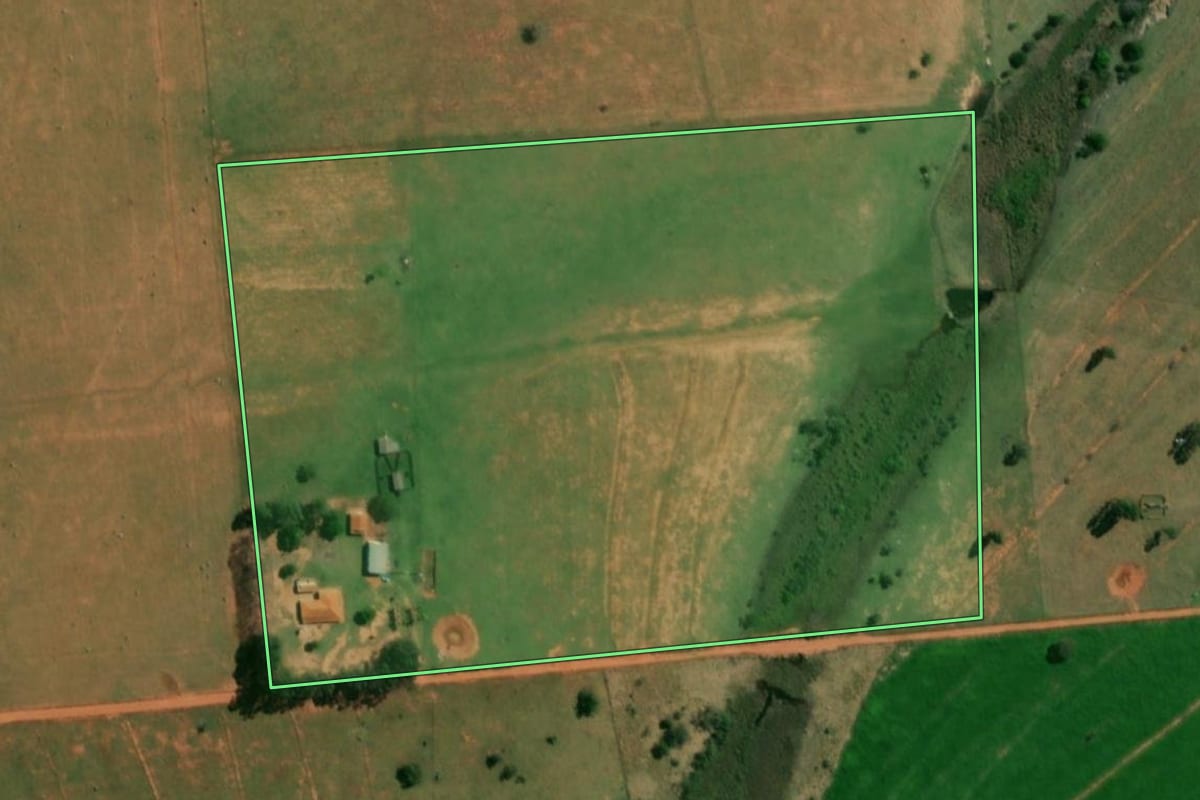 Imagem de satélite do imóvel rural em Mirante do Paranapanema (SP), com o contorno declarado no CAR desenhado por cima.
