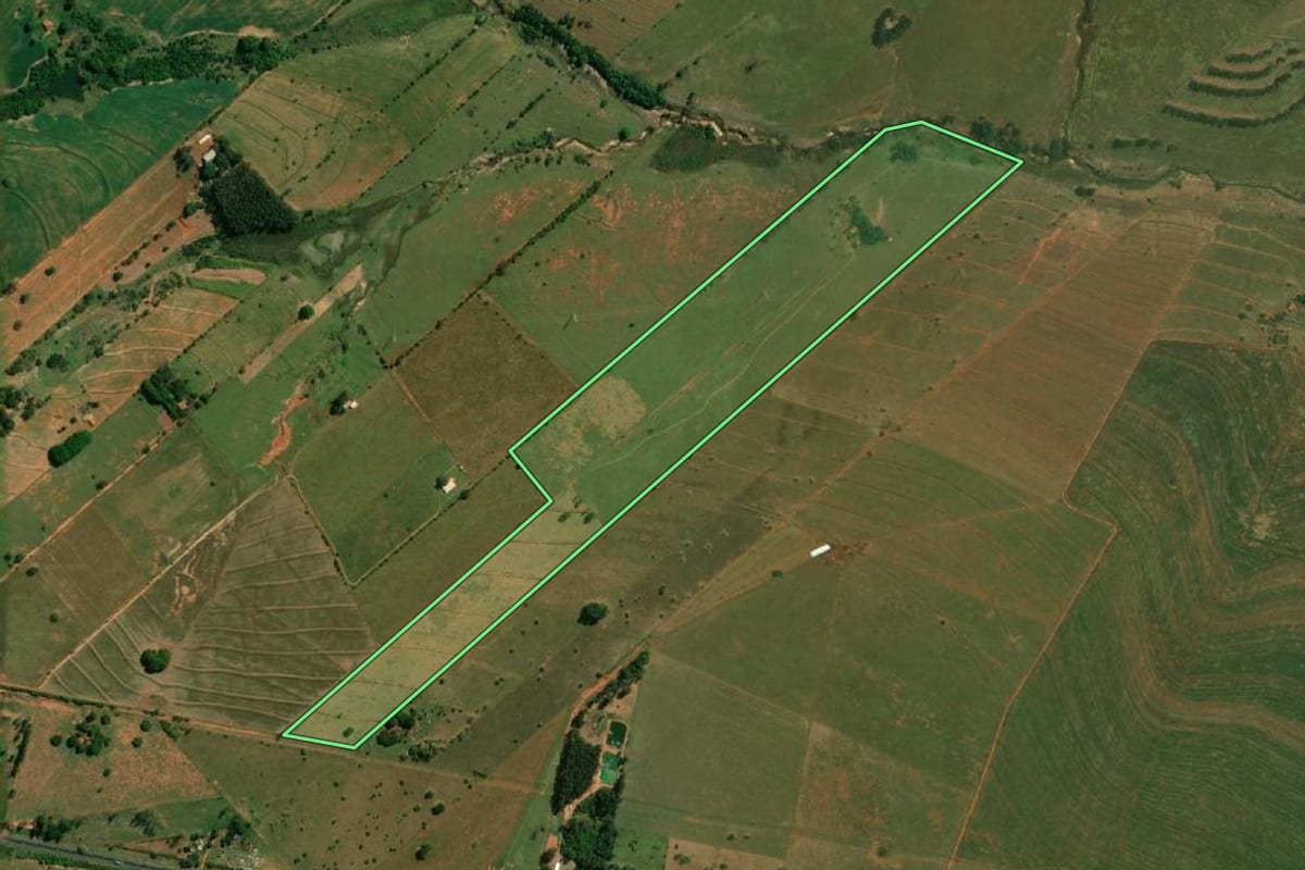 Imagem de satélite do imóvel rural em Mirante do Paranapanema (SP), com o contorno declarado no CAR desenhado por cima.