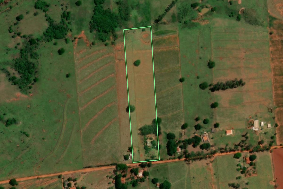 Imagem de satélite do imóvel rural em Mirante do Paranapanema (SP), com o contorno declarado no CAR desenhado por cima.