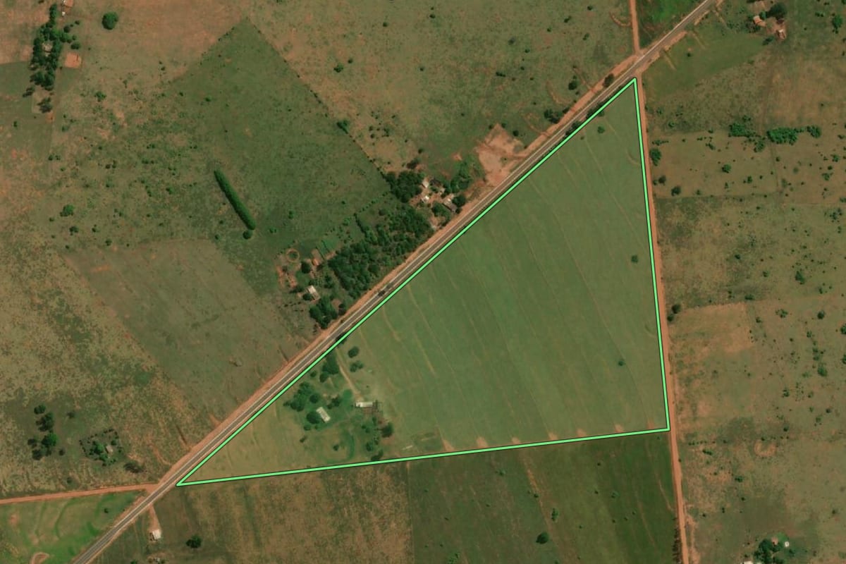 Imagem de satélite do imóvel rural em Mirante do Paranapanema (SP), com o contorno declarado no CAR desenhado por cima.