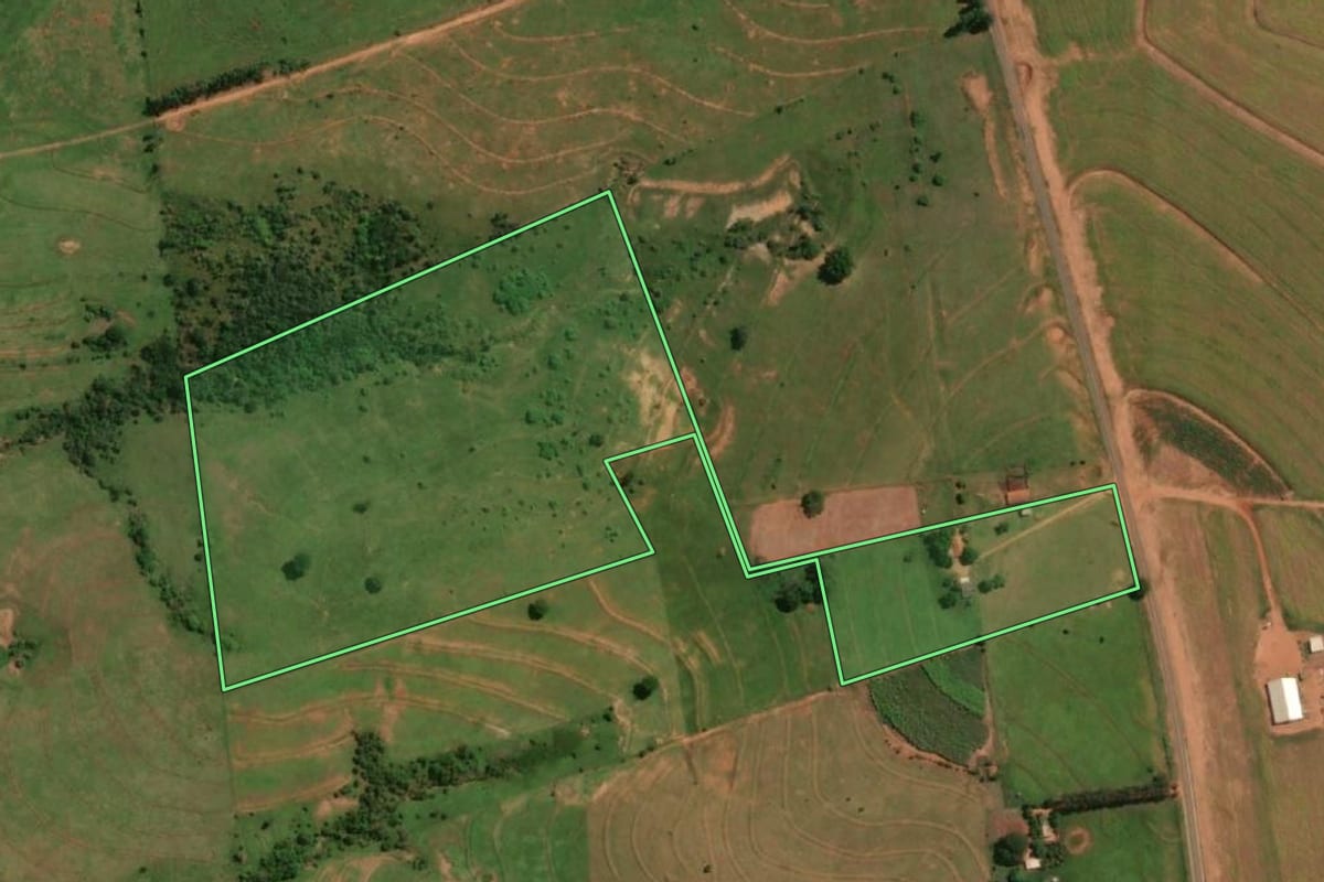 Imagem de satélite do imóvel rural em Mirante do Paranapanema (SP), com o contorno declarado no CAR desenhado por cima.