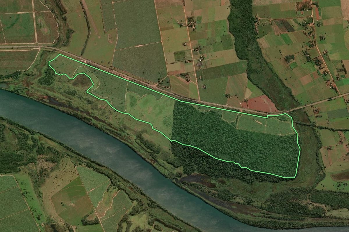 Imagem de satélite do imóvel rural em Mirante do Paranapanema (SP), com o contorno declarado no CAR desenhado por cima.