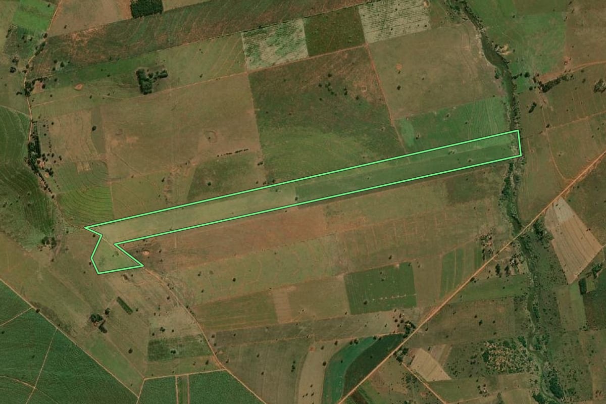 Imagem de satélite do imóvel rural em Mirante do Paranapanema (SP), com o contorno declarado no CAR desenhado por cima.