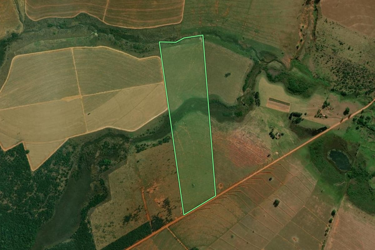 Imagem de satélite do imóvel rural em Mirante do Paranapanema (SP), com o contorno declarado no CAR desenhado por cima.
