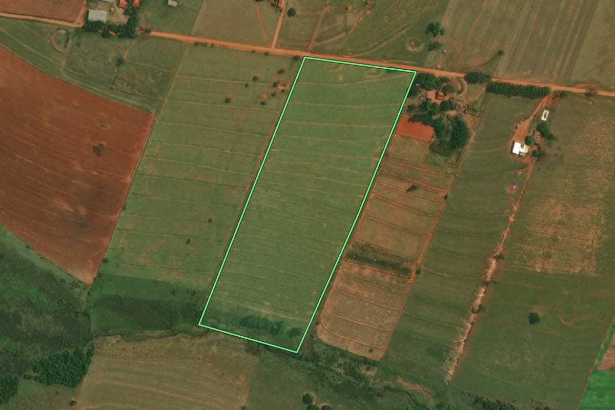 Imagem de satélite do imóvel rural em Mirante do Paranapanema (SP), com o contorno declarado no CAR desenhado por cima.