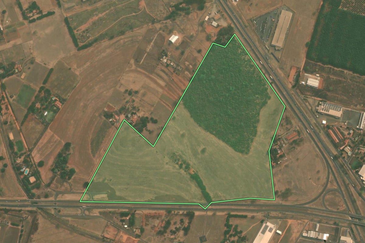 Imagem de satélite do imóvel rural em Mirassol (SP), com o contorno declarado no CAR desenhado por cima.