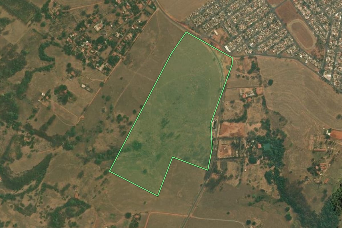 Imagem de satélite do imóvel rural em Mirassol (SP), com o contorno declarado no CAR desenhado por cima.
