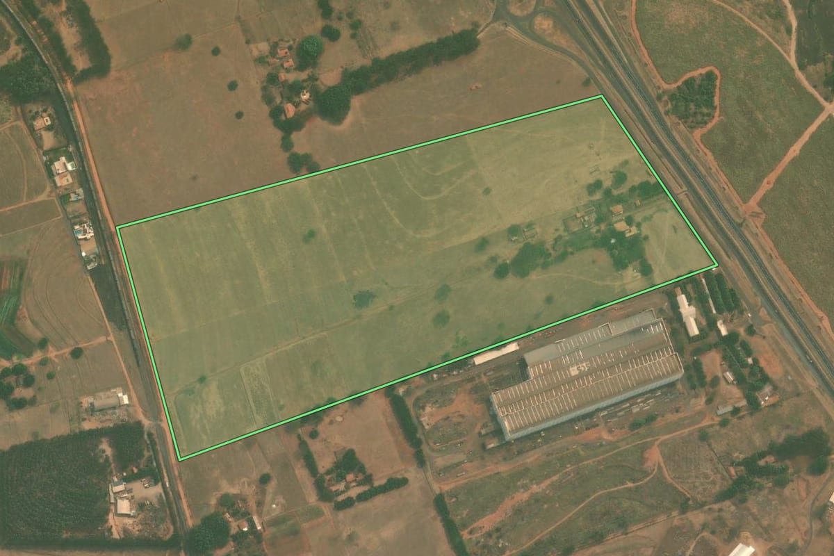 Imagem de satélite do imóvel rural em Mirassol (SP), com o contorno declarado no CAR desenhado por cima.