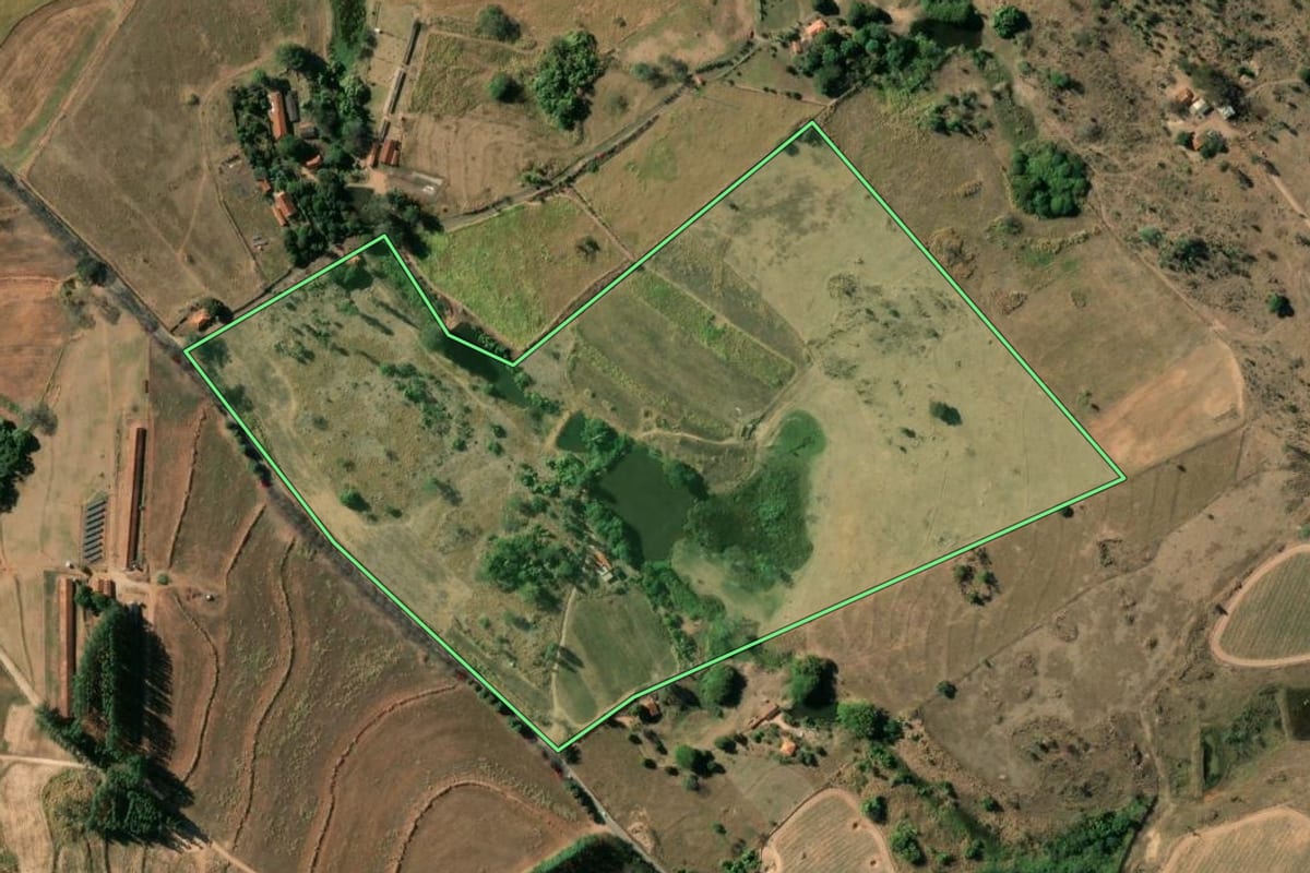 Imagem de satélite do imóvel rural em Mococa (SP), com o contorno declarado no CAR desenhado por cima.