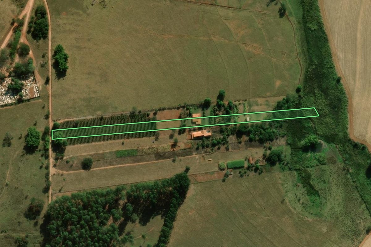 Imagem de satélite do imóvel rural em Mococa (SP), com o contorno declarado no CAR desenhado por cima.