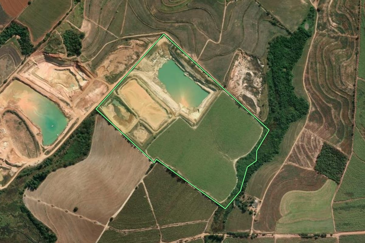 Imagem de satélite do imóvel rural em Mogi Guaçu (SP), com o contorno declarado no CAR desenhado por cima.