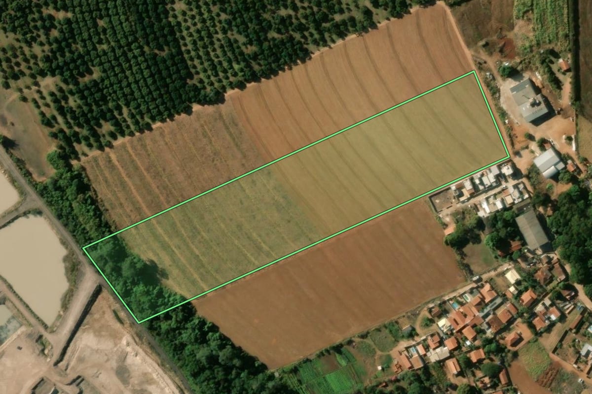 Imagem de satélite do imóvel rural em Mogi Mirim (SP), com o contorno declarado no CAR desenhado por cima.