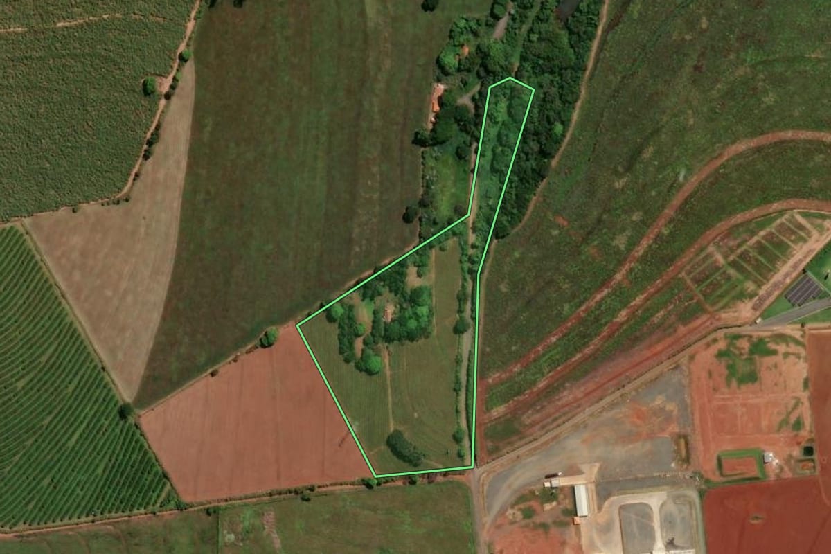 Imagem de satélite do imóvel rural em Mogi Mirim (SP), com o contorno declarado no CAR desenhado por cima.