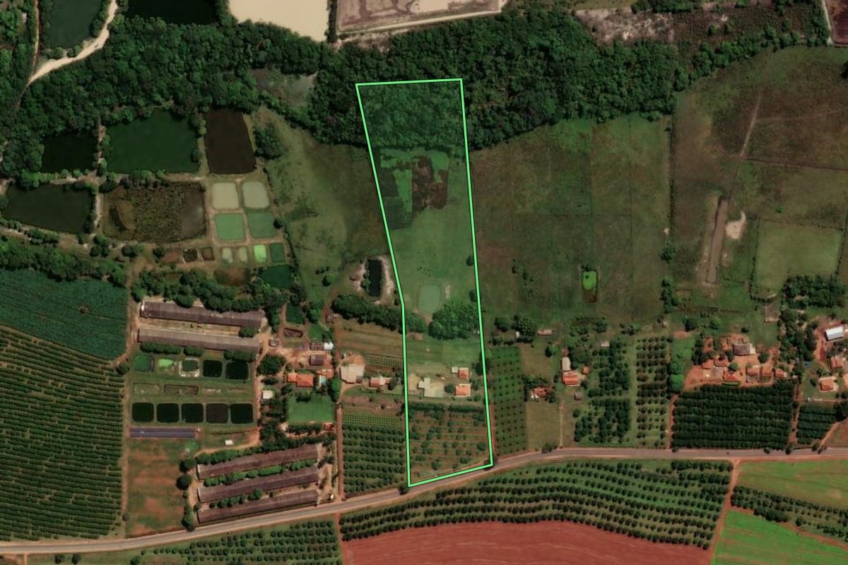 Imagem de satélite do imóvel rural em Mogi Mirim (SP), com o contorno declarado no CAR desenhado por cima.