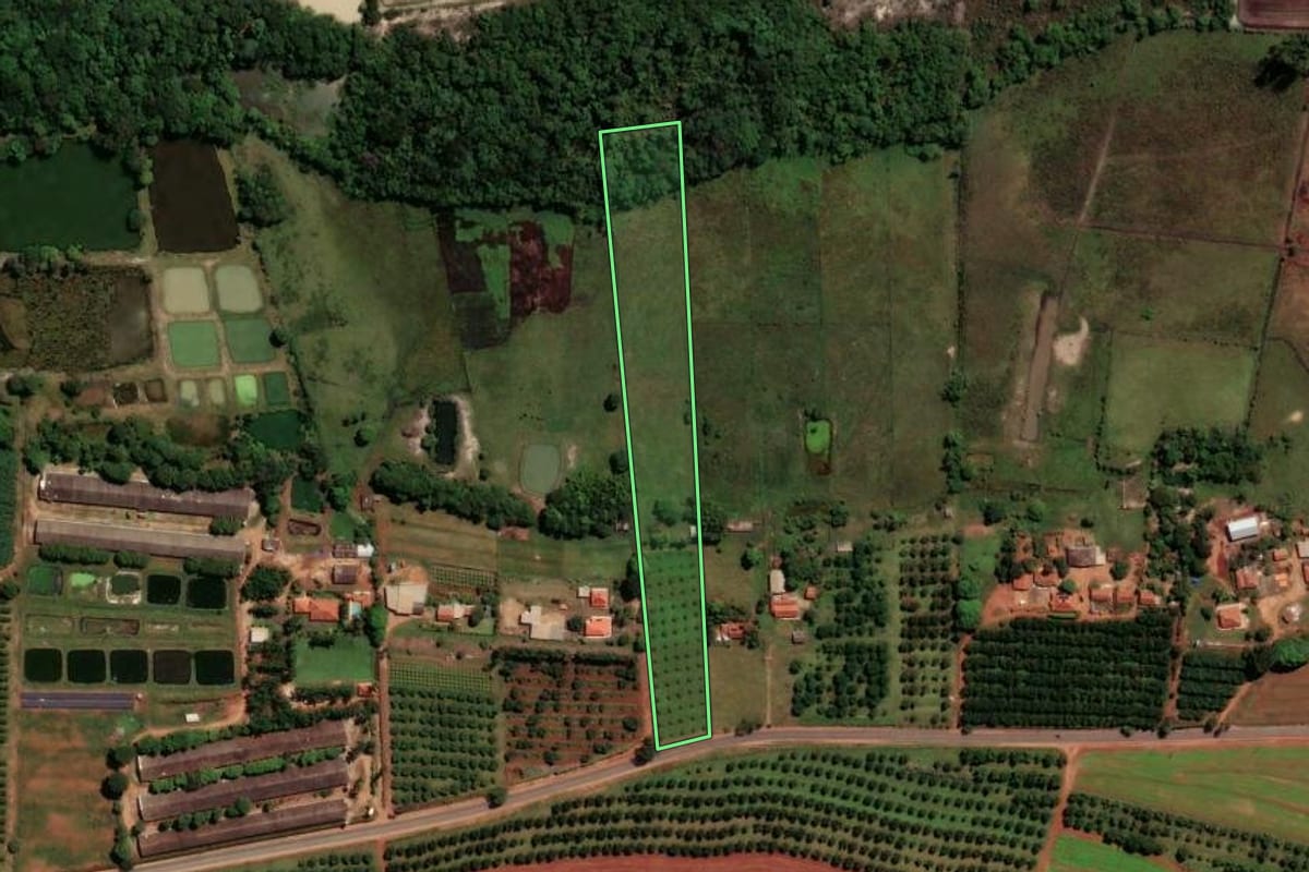 Imagem de satélite do imóvel rural em Mogi Mirim (SP), com o contorno declarado no CAR desenhado por cima.