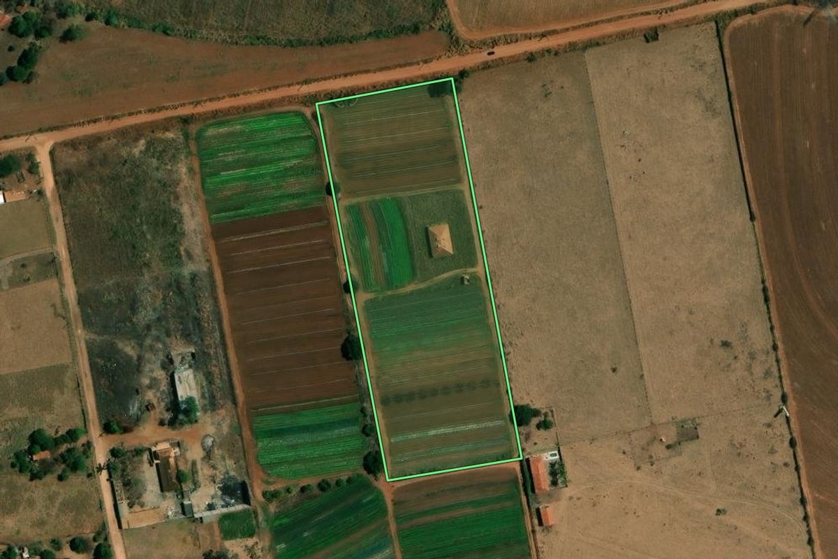 Imagem de satélite do imóvel rural em Mogi Mirim (SP), com o contorno declarado no CAR desenhado por cima.
