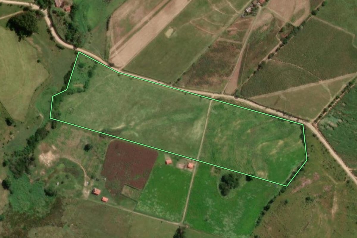 Imagem de satélite do imóvel rural em Monte Mor (SP), com o contorno declarado no CAR desenhado por cima.