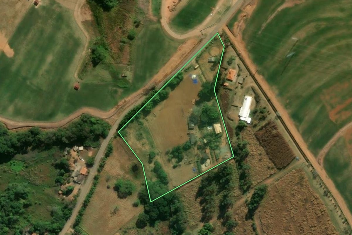 Imagem de satélite do imóvel rural em Morungaba (SP), com o contorno declarado no CAR desenhado por cima.