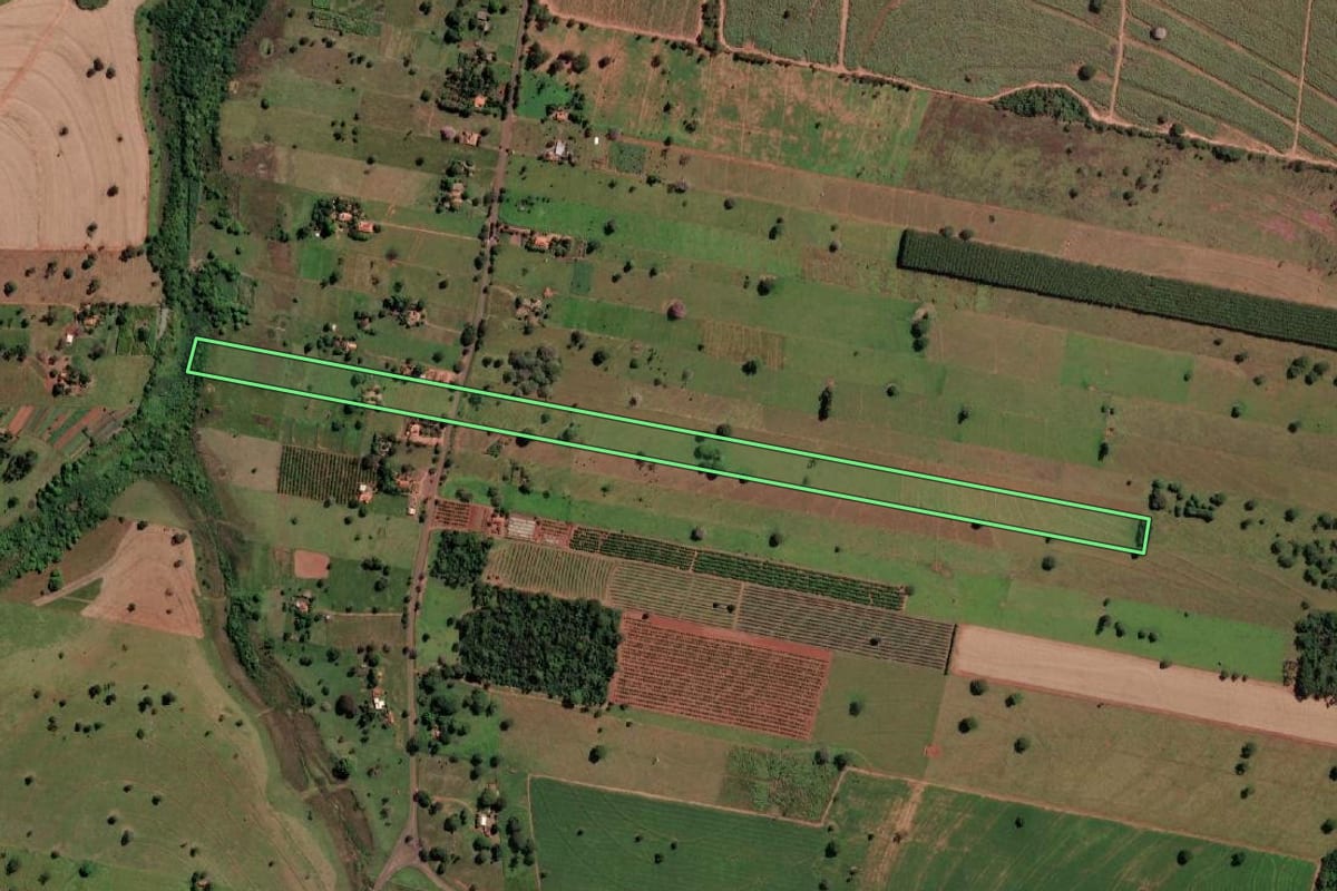 Imagem de satélite do imóvel rural em Nova Canaã Paulista (SP), com o contorno declarado no CAR desenhado por cima.