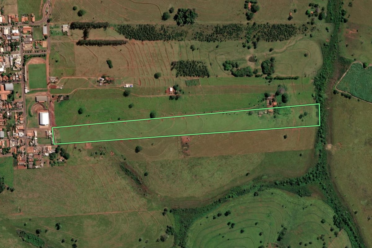 Imagem de satélite do imóvel rural em Nova Canaã Paulista (SP), com o contorno declarado no CAR desenhado por cima.