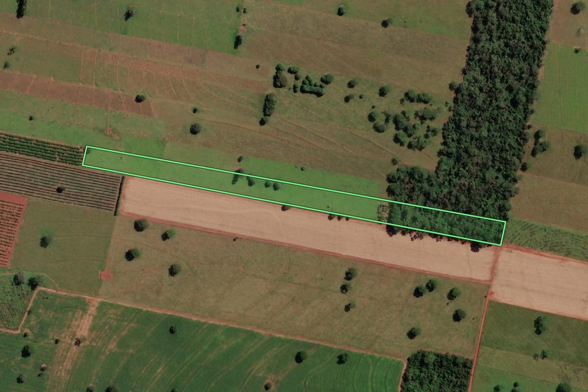 Imagem de satélite do imóvel rural em Nova Canaã Paulista (SP), com o contorno declarado no CAR desenhado por cima.