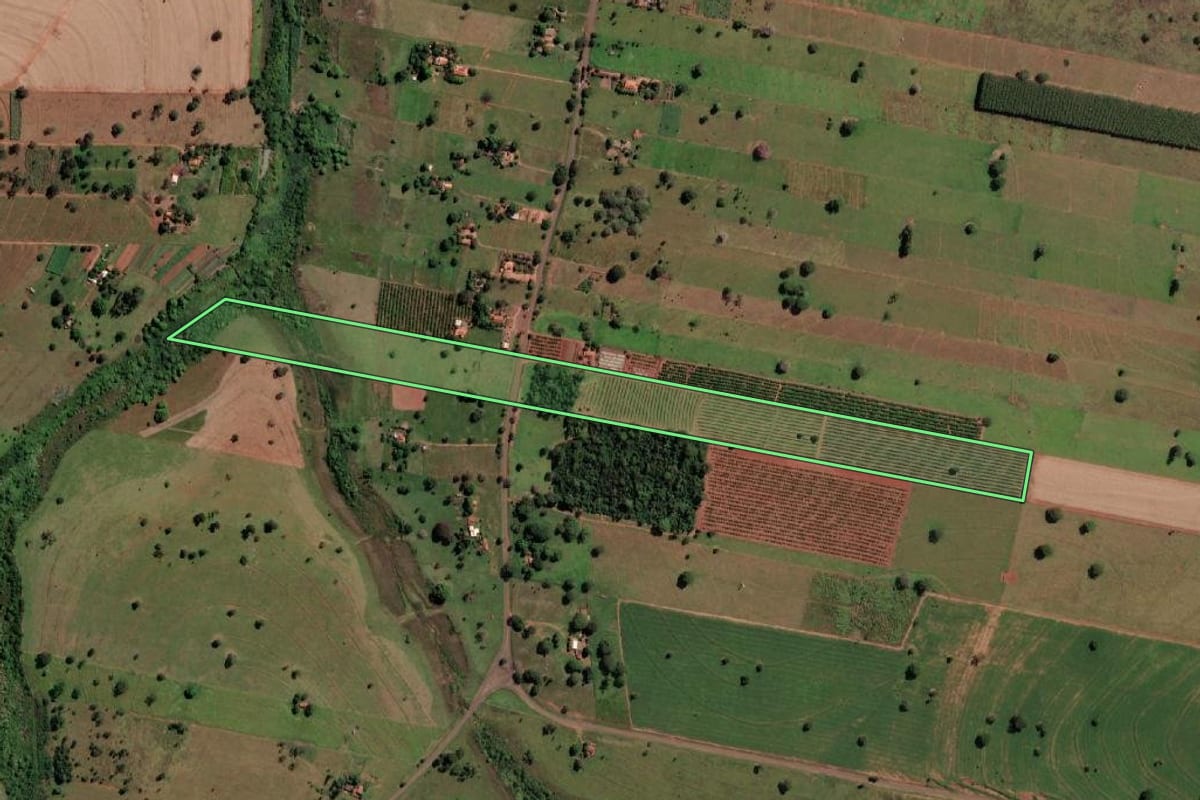 Imagem de satélite do imóvel rural em Nova Canaã Paulista (SP), com o contorno declarado no CAR desenhado por cima.