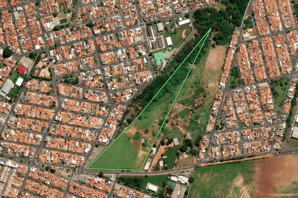 Imagem de satélite do imóvel rural em Nova Odessa (SP), com o contorno declarado no CAR desenhado por cima.