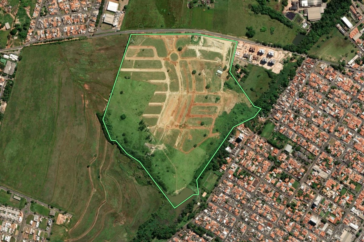 Imagem de satélite do imóvel rural em Nova Odessa (SP), com o contorno declarado no CAR desenhado por cima.