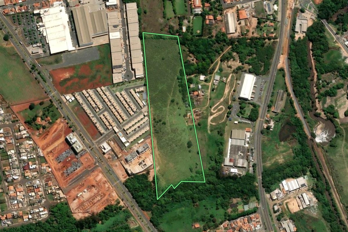 Imagem de satélite do imóvel rural em Nova Odessa (SP), com o contorno declarado no CAR desenhado por cima.