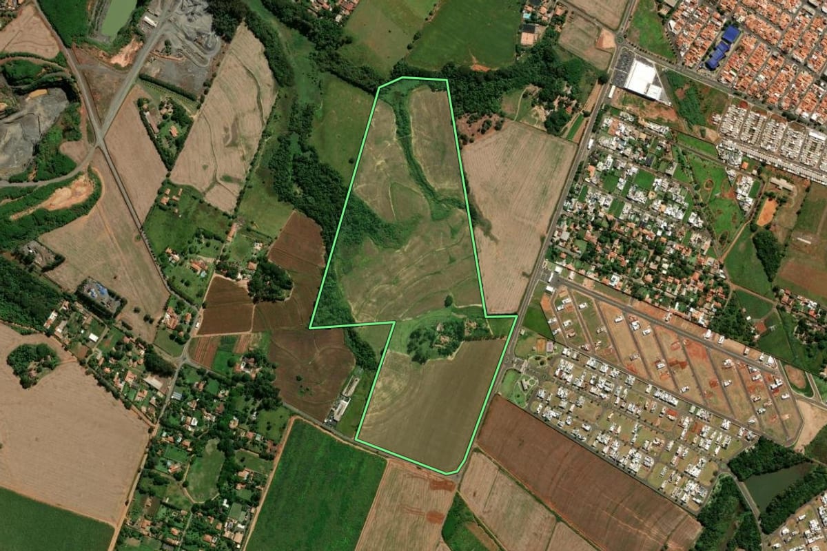 Imagem de satélite do imóvel rural em Nova Odessa (SP), com o contorno declarado no CAR desenhado por cima.