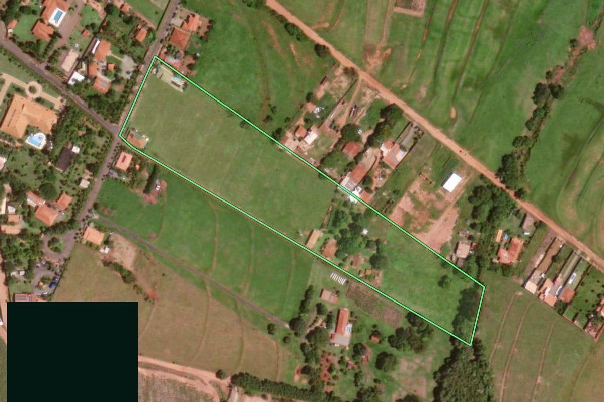 Imagem de satélite do imóvel rural em Olímpia (SP), com o contorno declarado no CAR desenhado por cima.