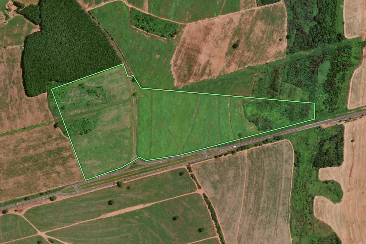 Imagem de satélite do imóvel rural em Olímpia (SP), com o contorno declarado no CAR desenhado por cima.