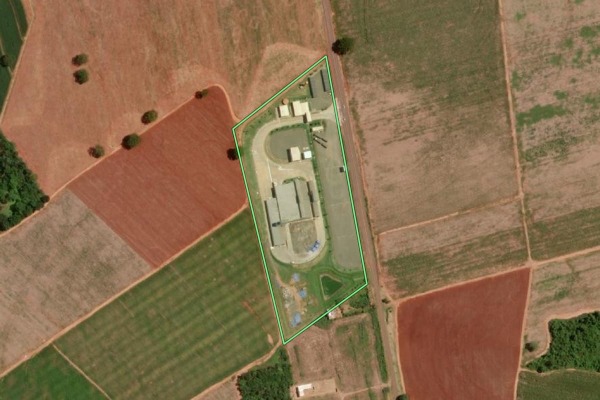Imagem de satélite do imóvel rural em Olímpia (SP), com o contorno declarado no CAR desenhado por cima.