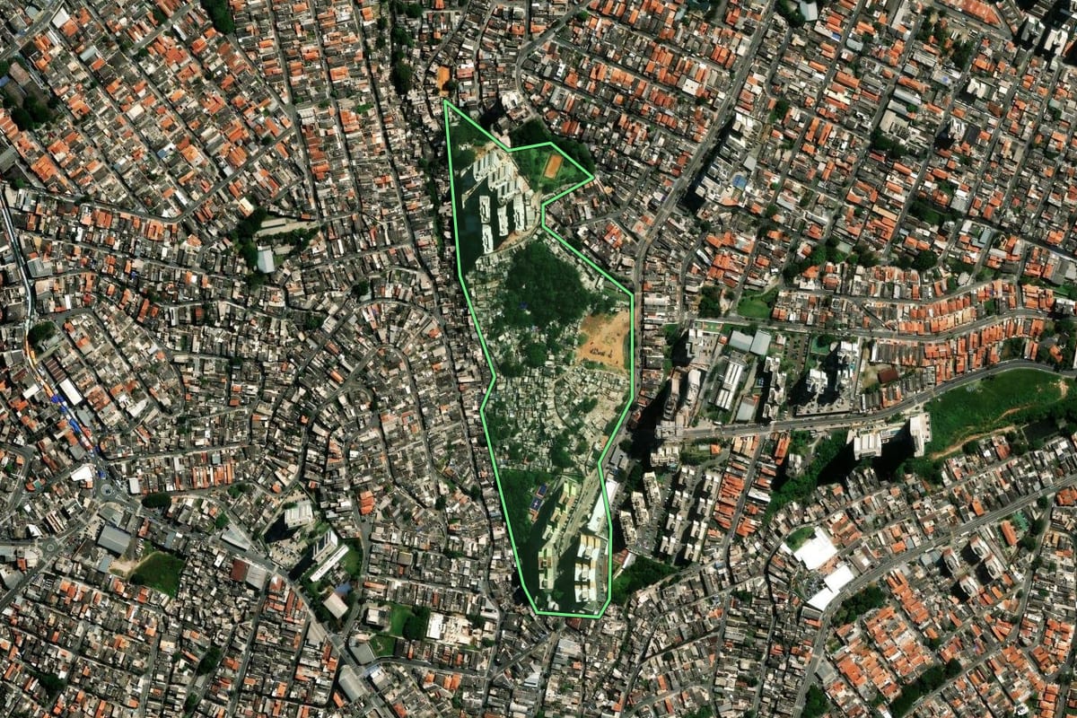 Imagem de satélite do imóvel rural em Osasco (SP), com o contorno declarado no CAR desenhado por cima.