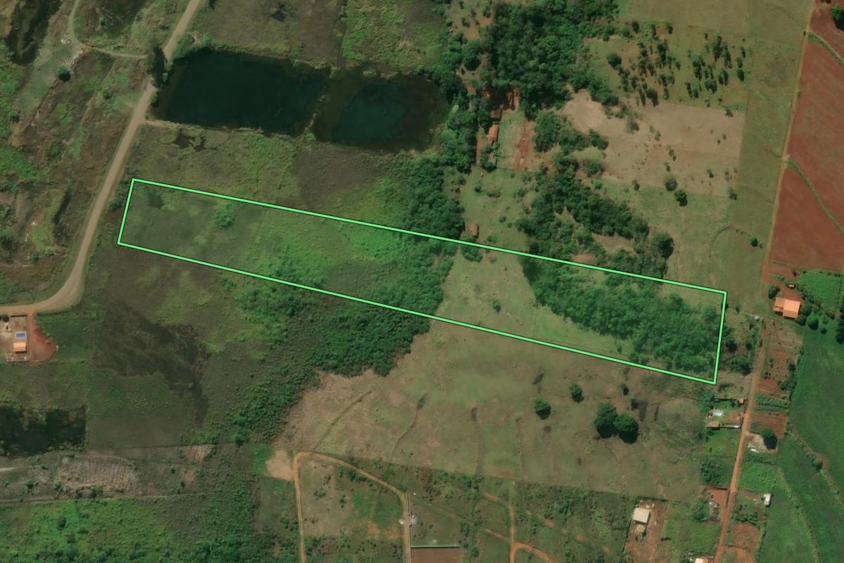 Imagem de satélite do imóvel rural em Ourinhos (SP), com o contorno declarado no CAR desenhado por cima.