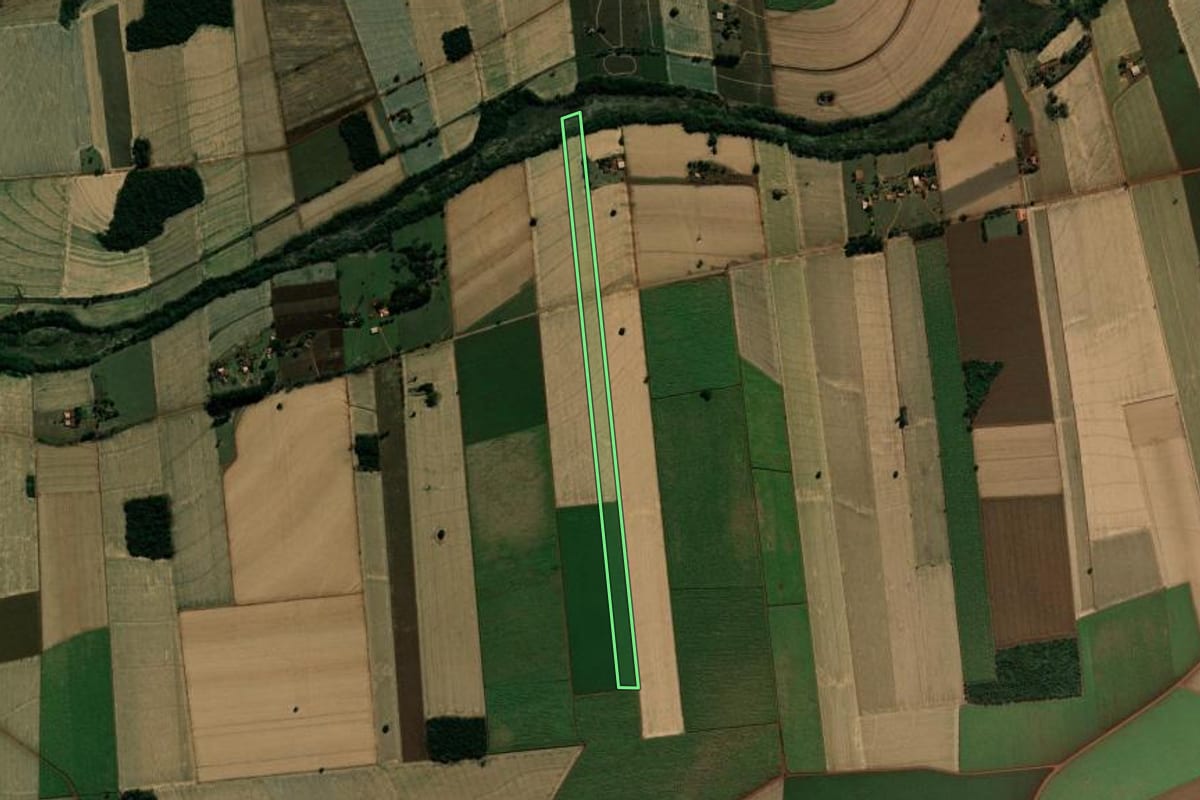 Imagem de satélite do imóvel rural em Palmital (SP), com o contorno declarado no CAR desenhado por cima.