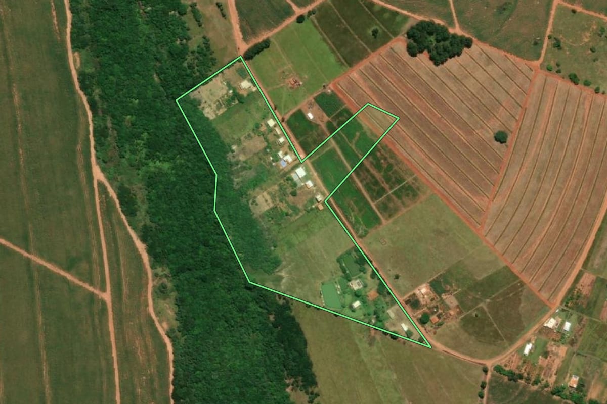 Imagem de satélite do imóvel rural em Paraguaçu Paulista (SP), com o contorno declarado no CAR desenhado por cima.