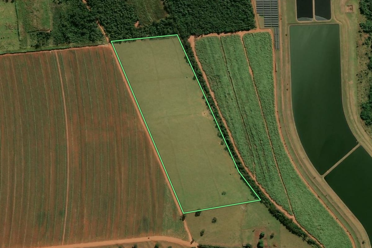 Imagem de satélite do imóvel rural em Paraguaçu Paulista (SP), com o contorno declarado no CAR desenhado por cima.