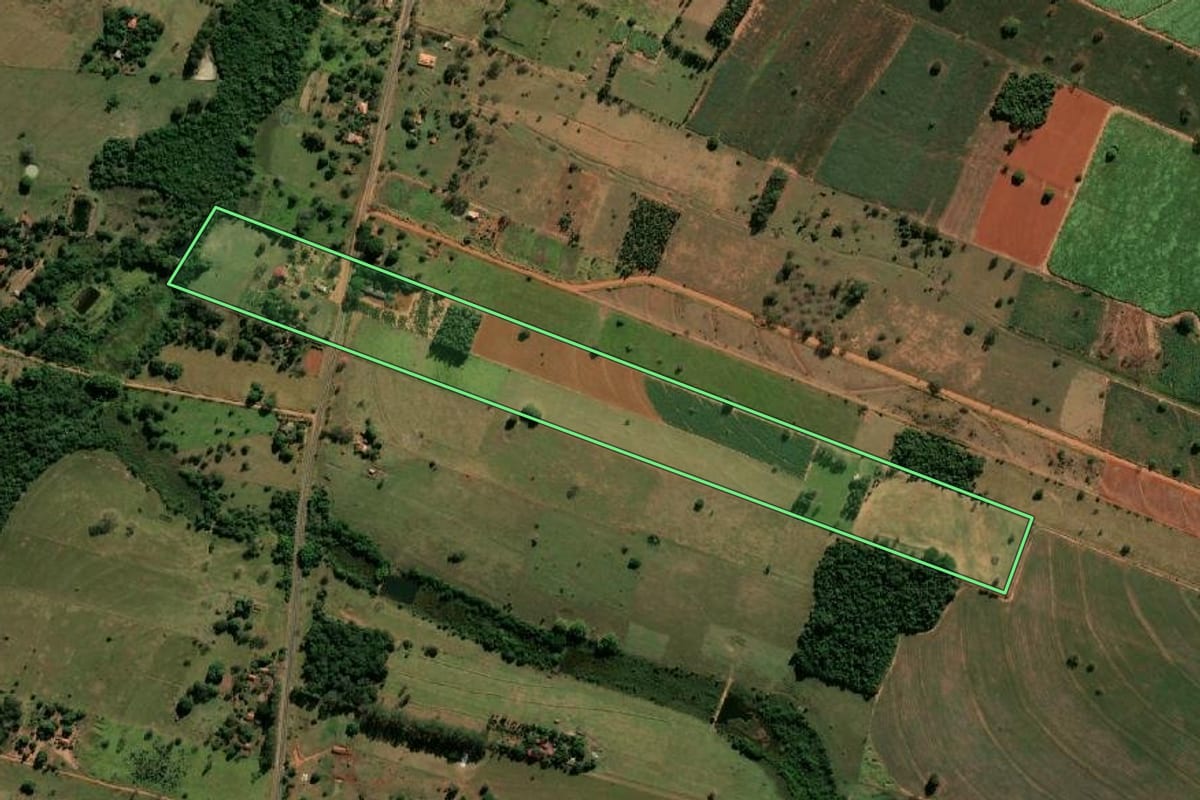 Imagem de satélite do imóvel rural em Paraguaçu Paulista (SP), com o contorno declarado no CAR desenhado por cima.