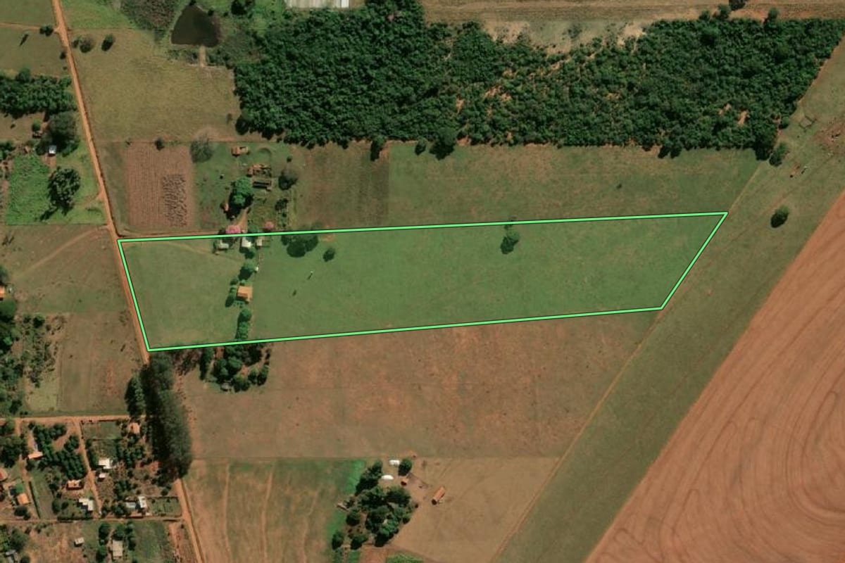 Imagem de satélite do imóvel rural em Paraguaçu Paulista (SP), com o contorno declarado no CAR desenhado por cima.