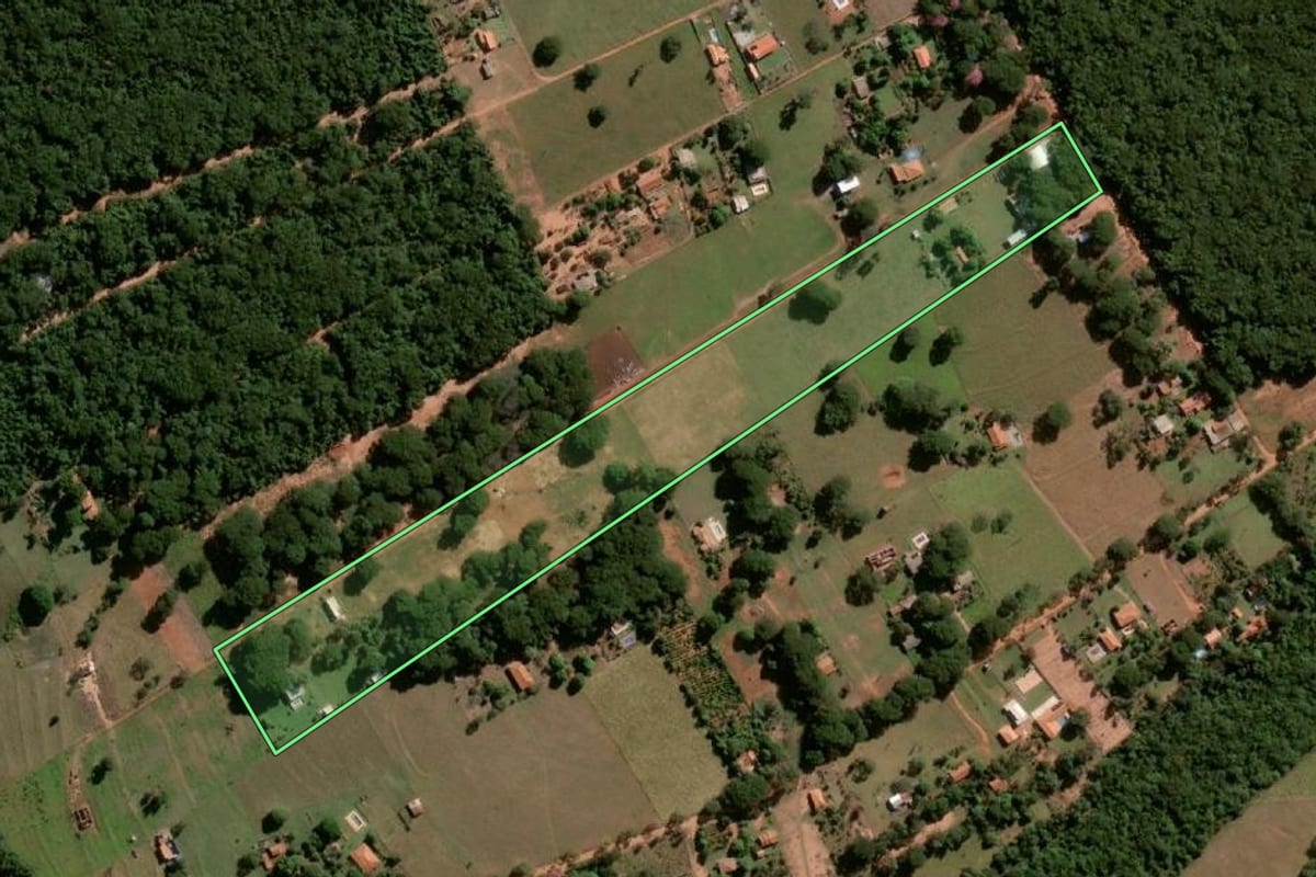 Imagem de satélite do imóvel rural em Paraguaçu Paulista (SP), com o contorno declarado no CAR desenhado por cima.