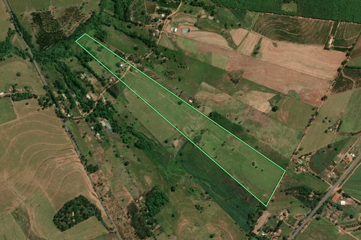 Imagem de satélite do imóvel rural em Parapuã (SP), com o contorno declarado no CAR desenhado por cima.