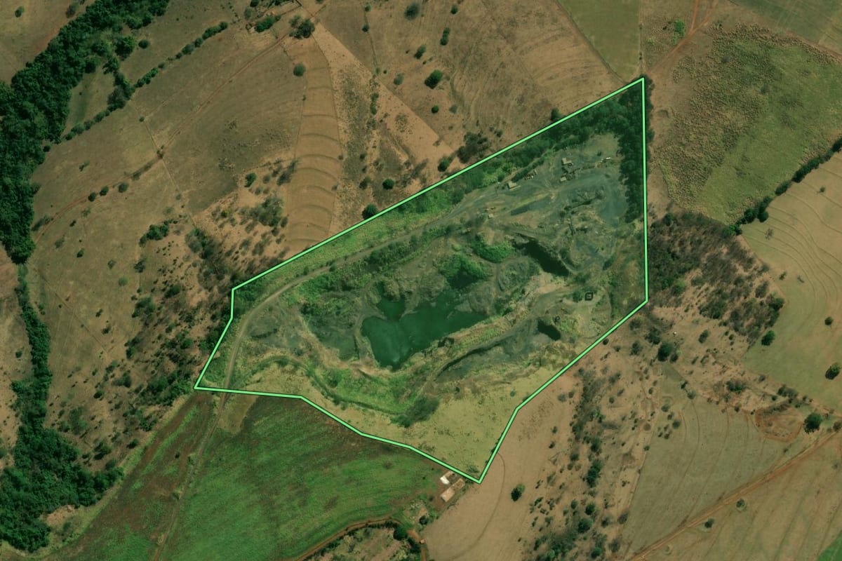 Imagem de satélite do imóvel rural em Patrocínio Paulista (SP), com o contorno declarado no CAR desenhado por cima.