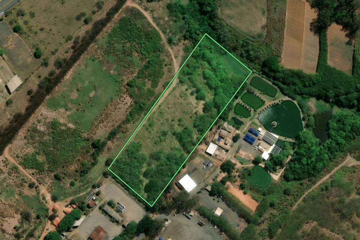 Imagem de satélite do imóvel rural em Paulínia (SP), com o contorno declarado no CAR desenhado por cima.