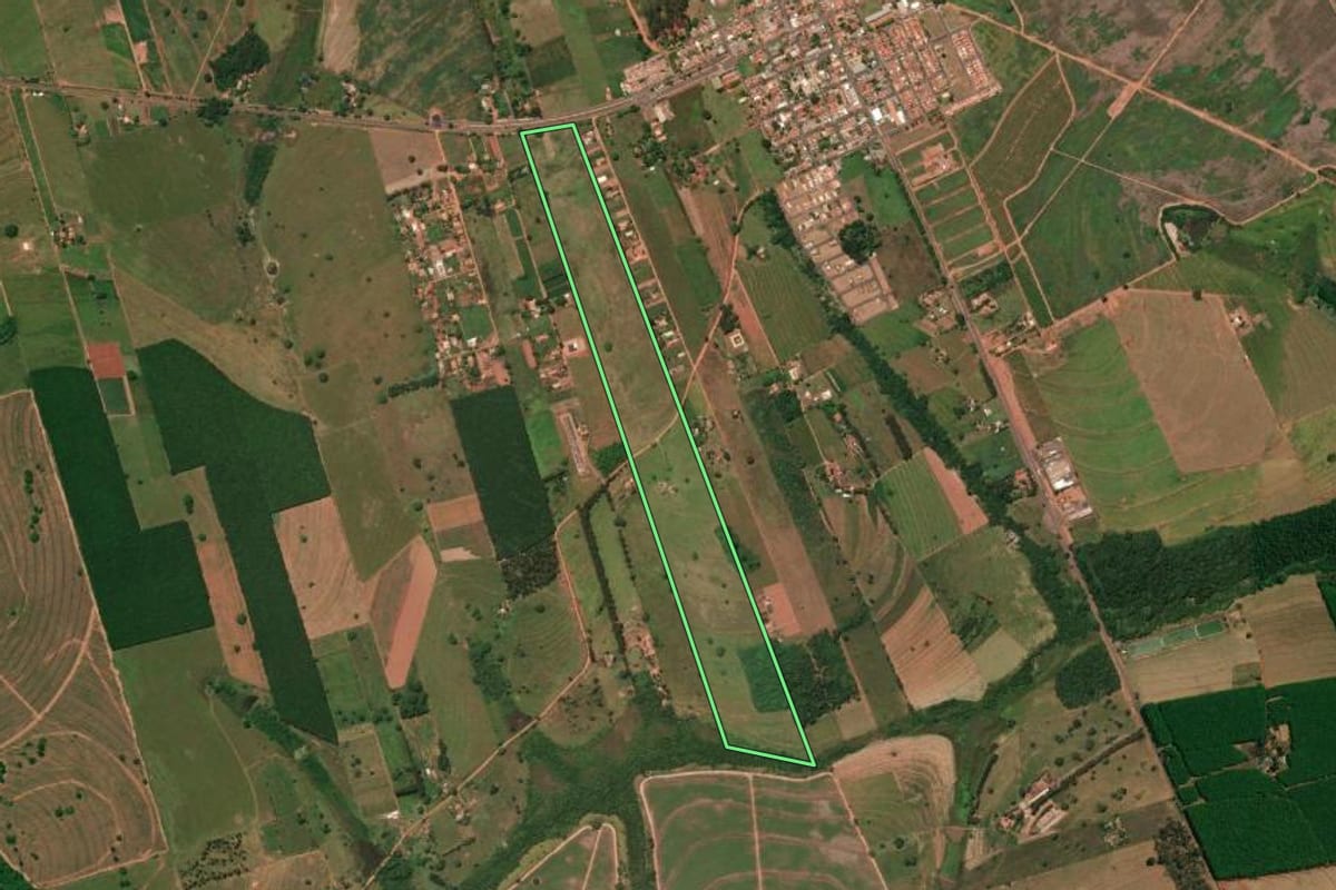 Imagem de satélite do imóvel rural em Pedranópolis (SP), com o contorno declarado no CAR desenhado por cima.